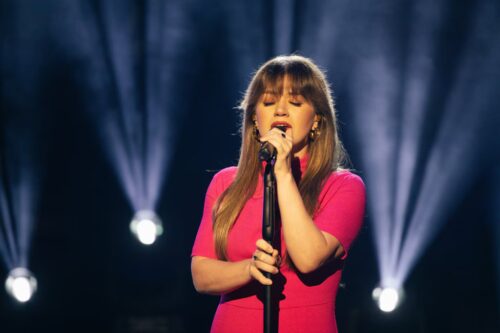 <b>Citing Voice Issues, Kelly Clarkson Calls Off Opening Week of Las Vegas Residency in Last Minute Announcement</b>
