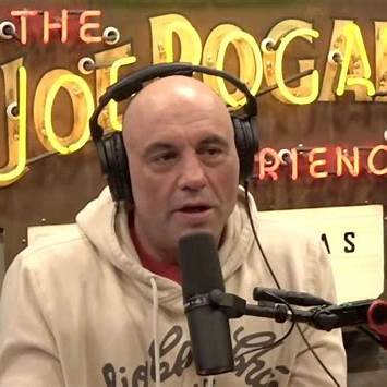 <b>Podcaster Joe Rogan Says The Public Is Being “Gaslighted” Over Epstein Files</b>