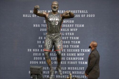 <b>Pat Riley Honored with Statue at Star Plaza: A Tribute to a Showtime Legend   </b>
