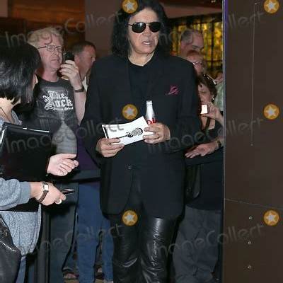 <b>KISS Rocker Gene Simmons Sustains Minor Injuries In Malibu Car Crash</b>
